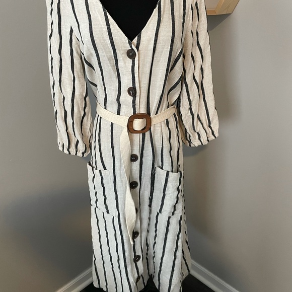 Francesca's Collections Dresses & Skirts - Day to Day striped midi dress